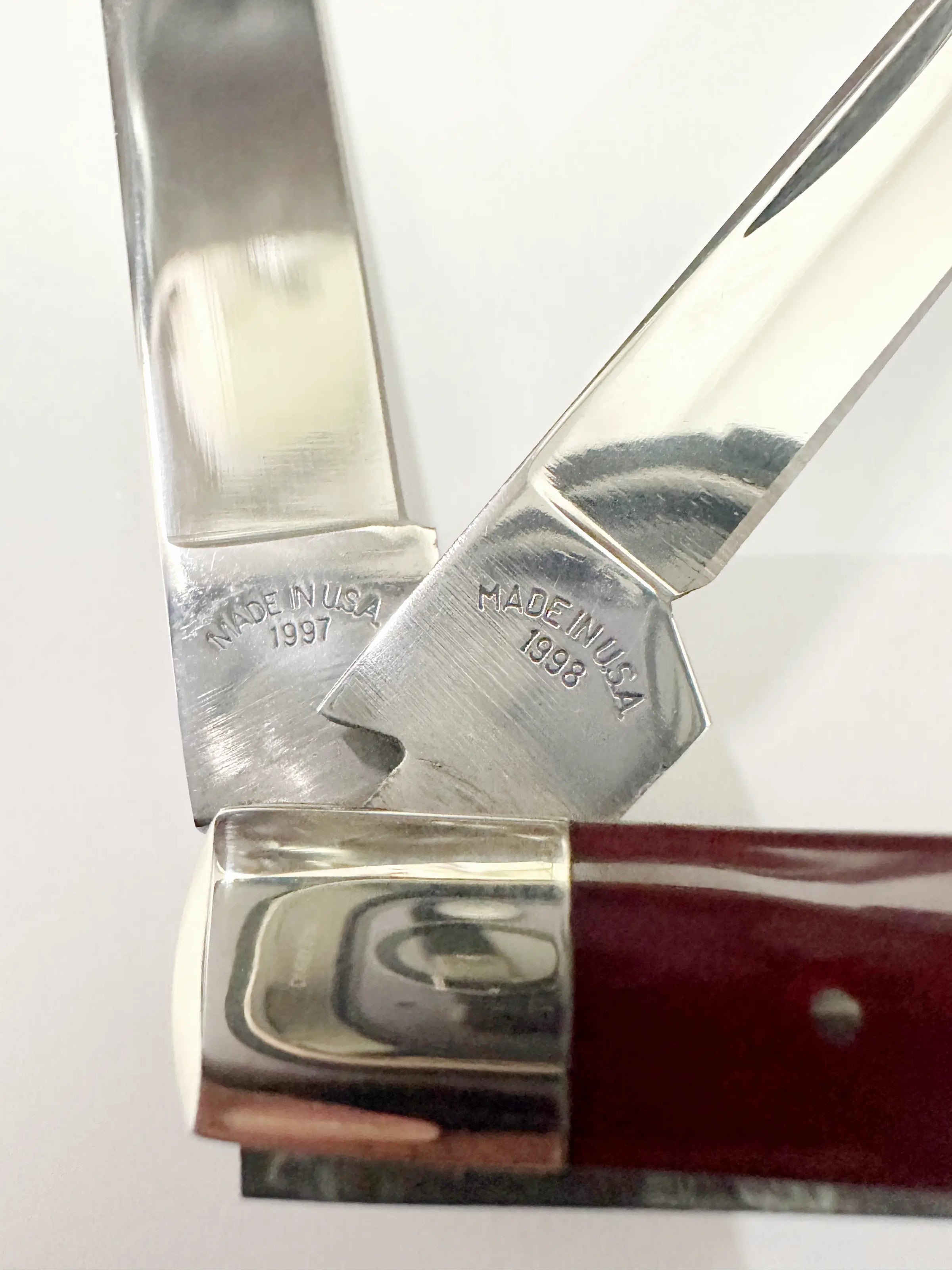 1997 Queen Cutlery Co. PCR2 Painted Crown Red Transition Doctors Knife - Hers and His Treasures