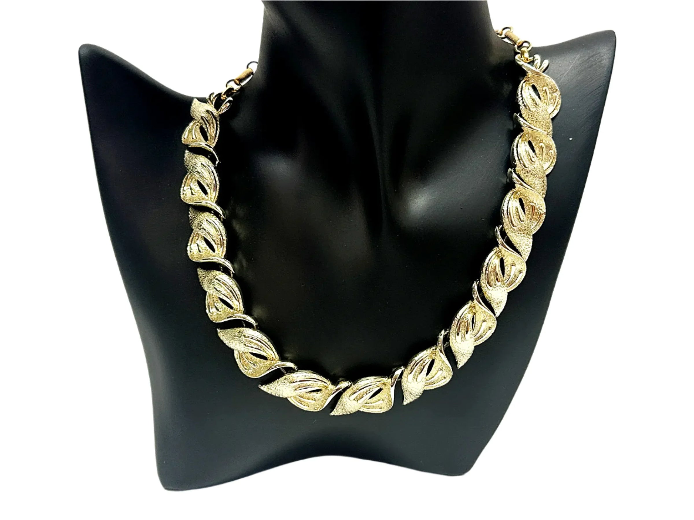 Coro Brushed Gold Tone Leaf Link Choker Necklace - Hers and His Treasures