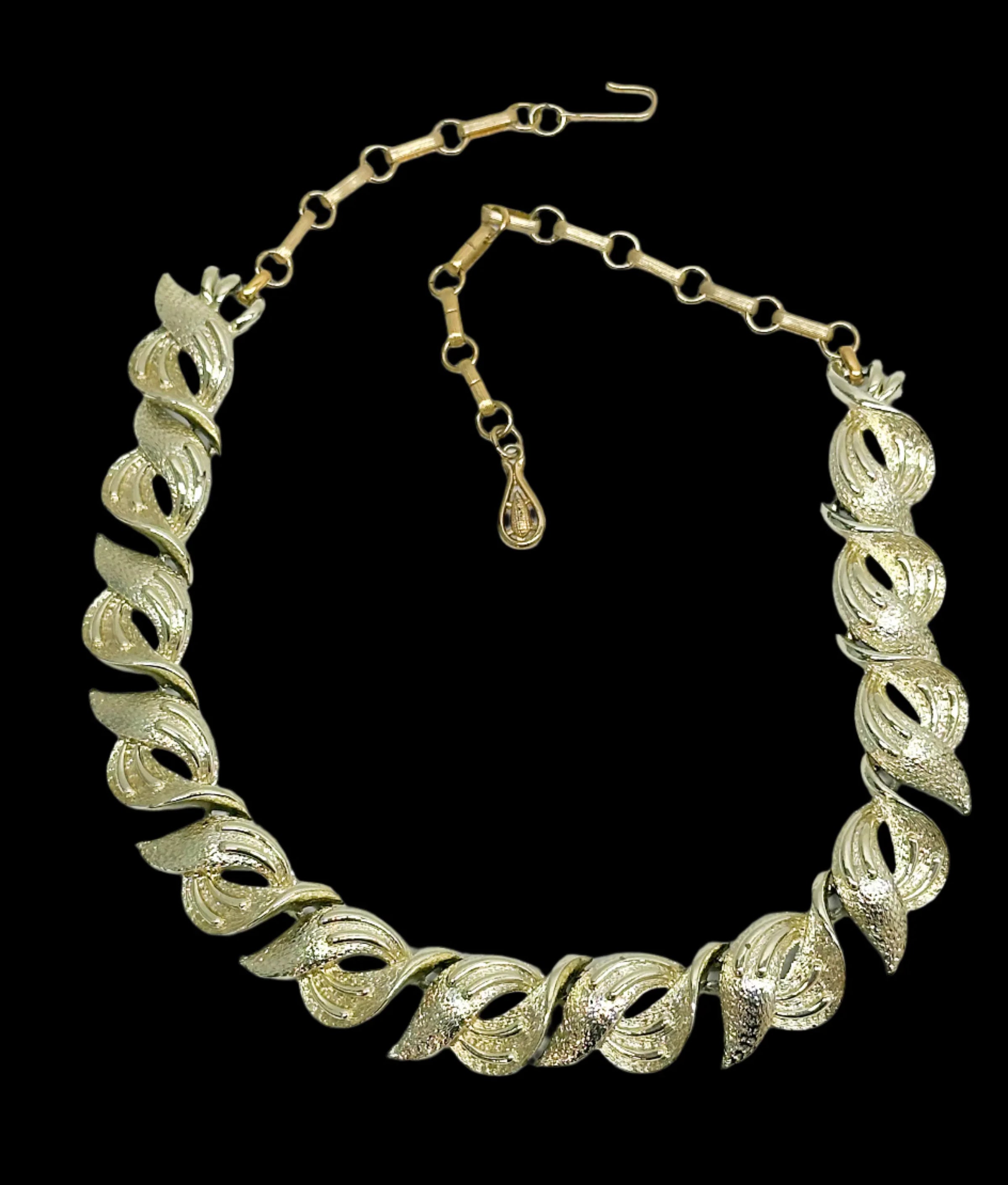 Coro Brushed Gold Tone Leaf Link Choker Necklace - Hers and His Treasures