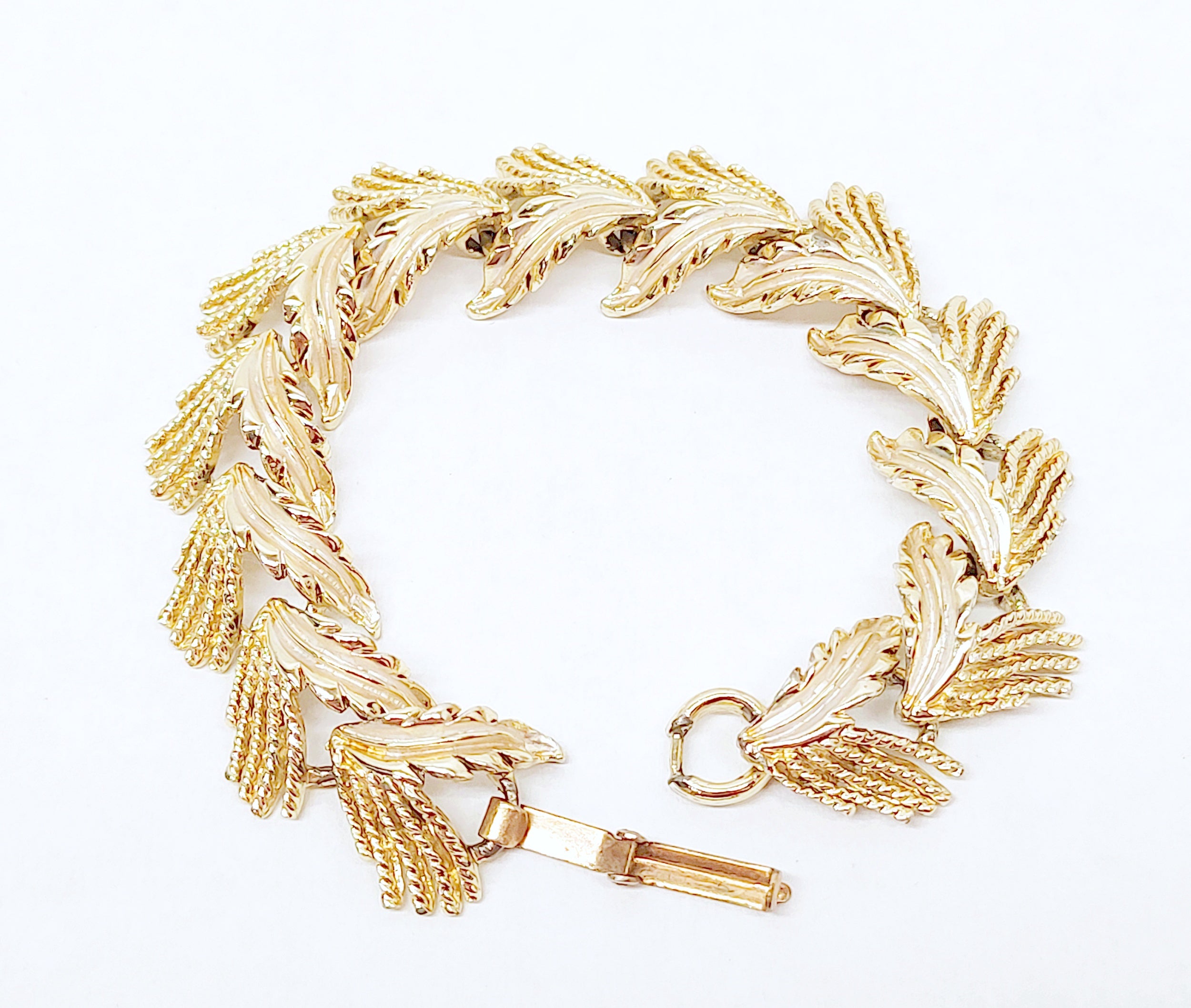 Vintage Buccellati 18 Karat Yellow Gold Hinged Foliate Leaf Cuff Bracelet |  Wilson's Estate Jewelry