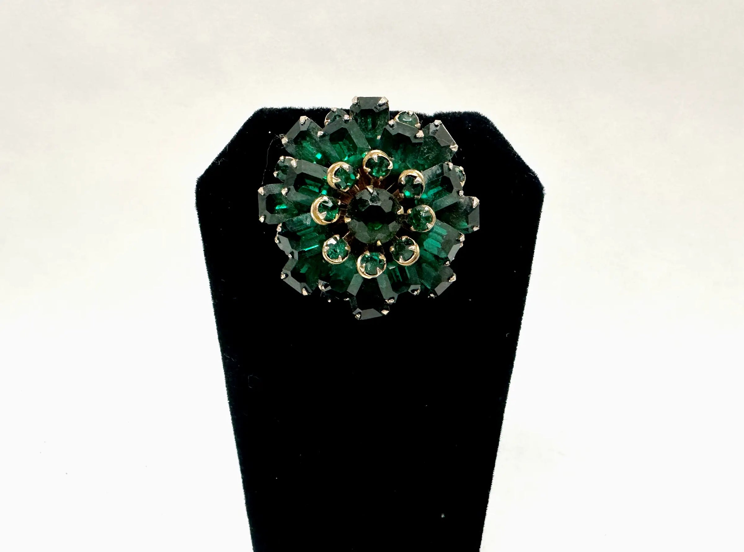 Mid Century Emerald Green Rhinestone Tiered Round Brooch Pin - Hers and His Treasures