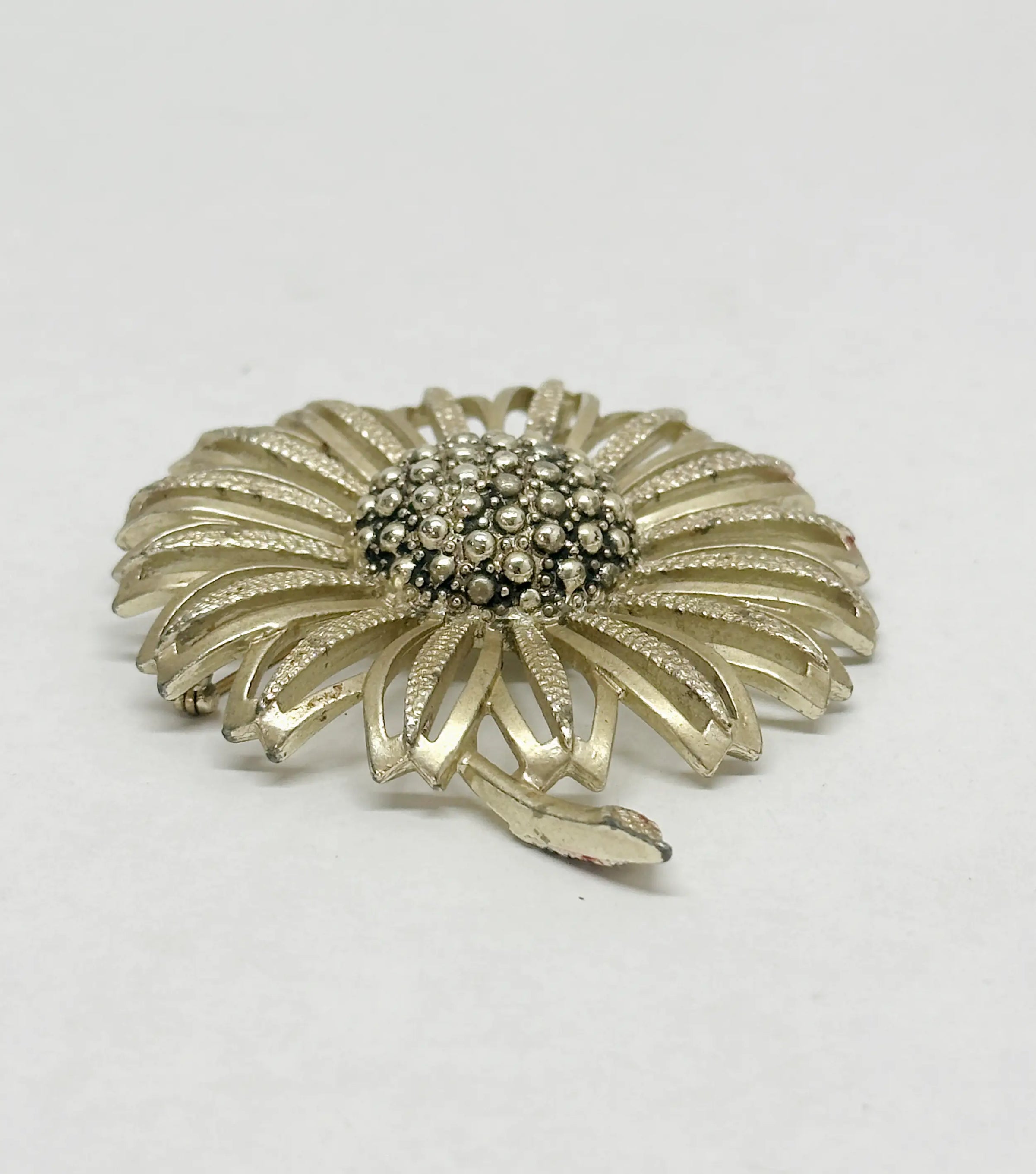 1960 Sarah Coventry Daisy Mae Large Gold Tone Flower Brooch - Hers and His Treasures