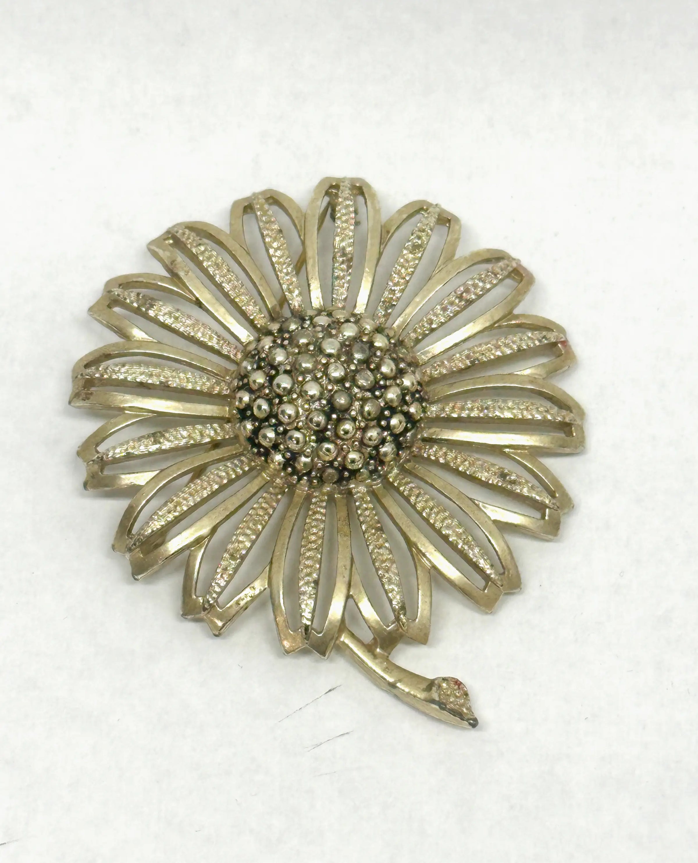1960 Sarah Coventry Daisy Mae Large Gold Tone Flower Brooch