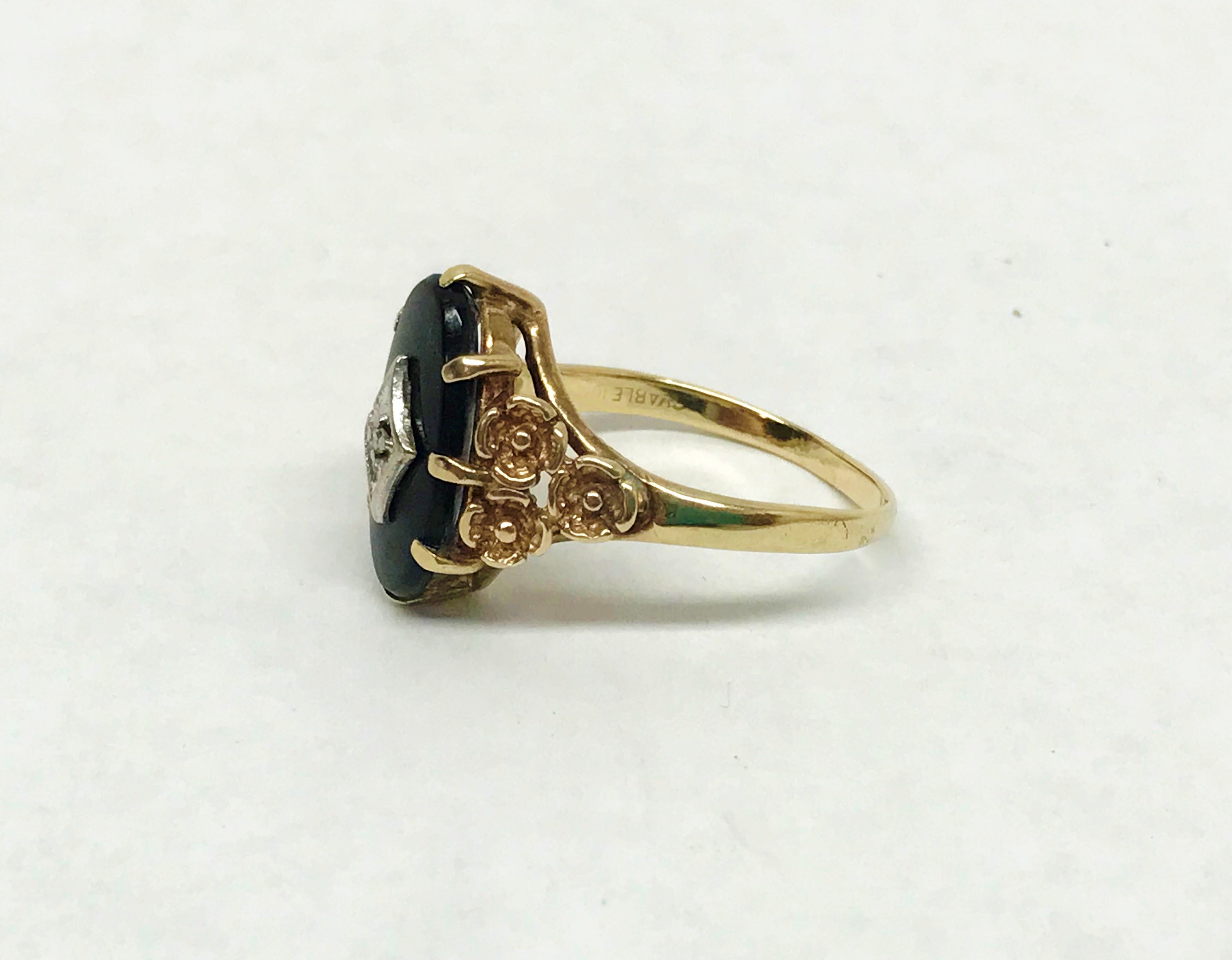 VINTAGE STYLE YELLOW GOLD BLACK ONYX RING SIZE 6.5 – Bass Fine Jewelry