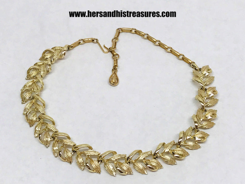 Vintage Gold Tone Leaf Chevron Pattern Necklace - Hers and His Treasures