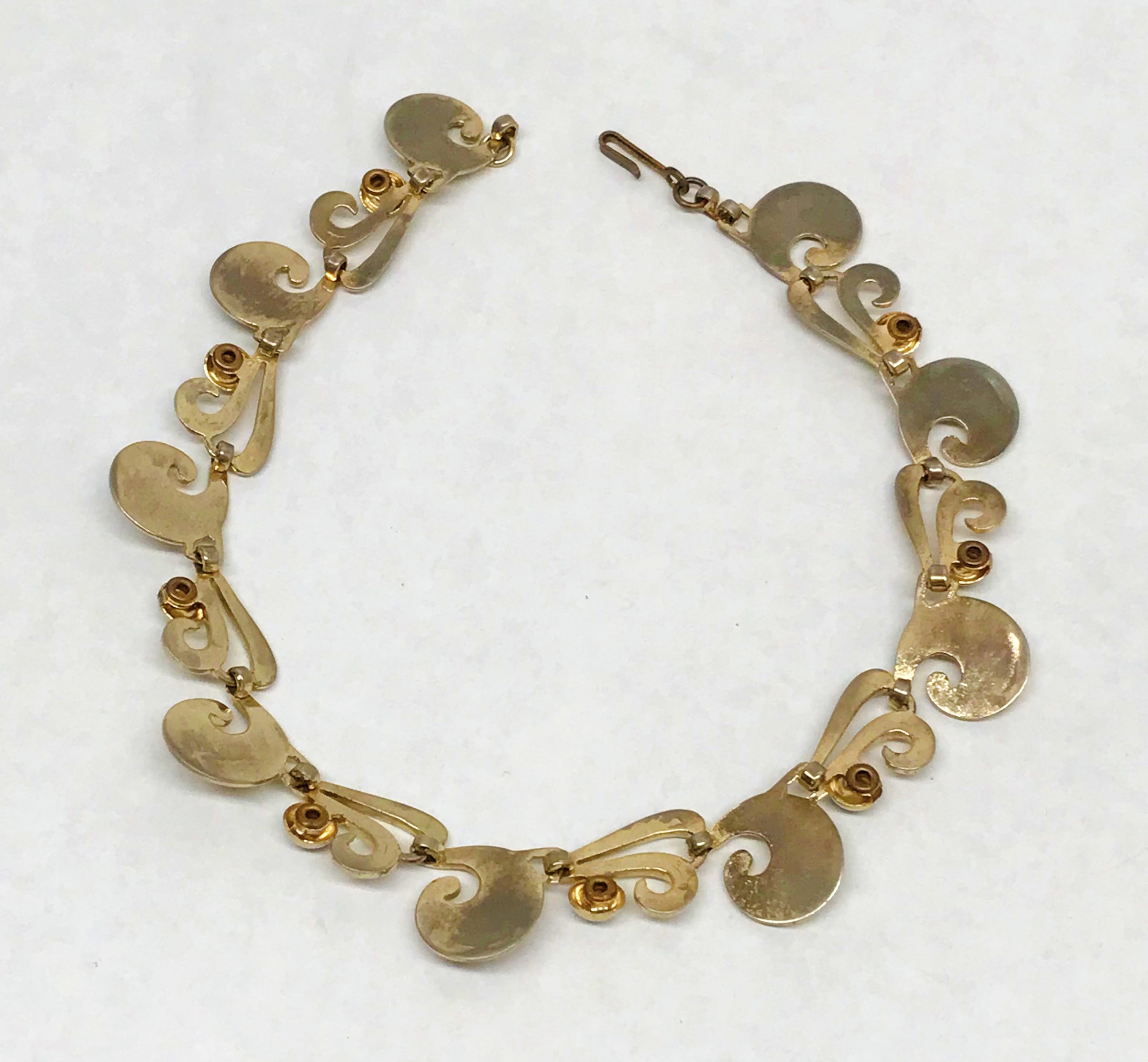 www.hersandhistreasures.com/products/1947-1957-barclay-signed-gold-tone-swirl-choker-link-necklace-13