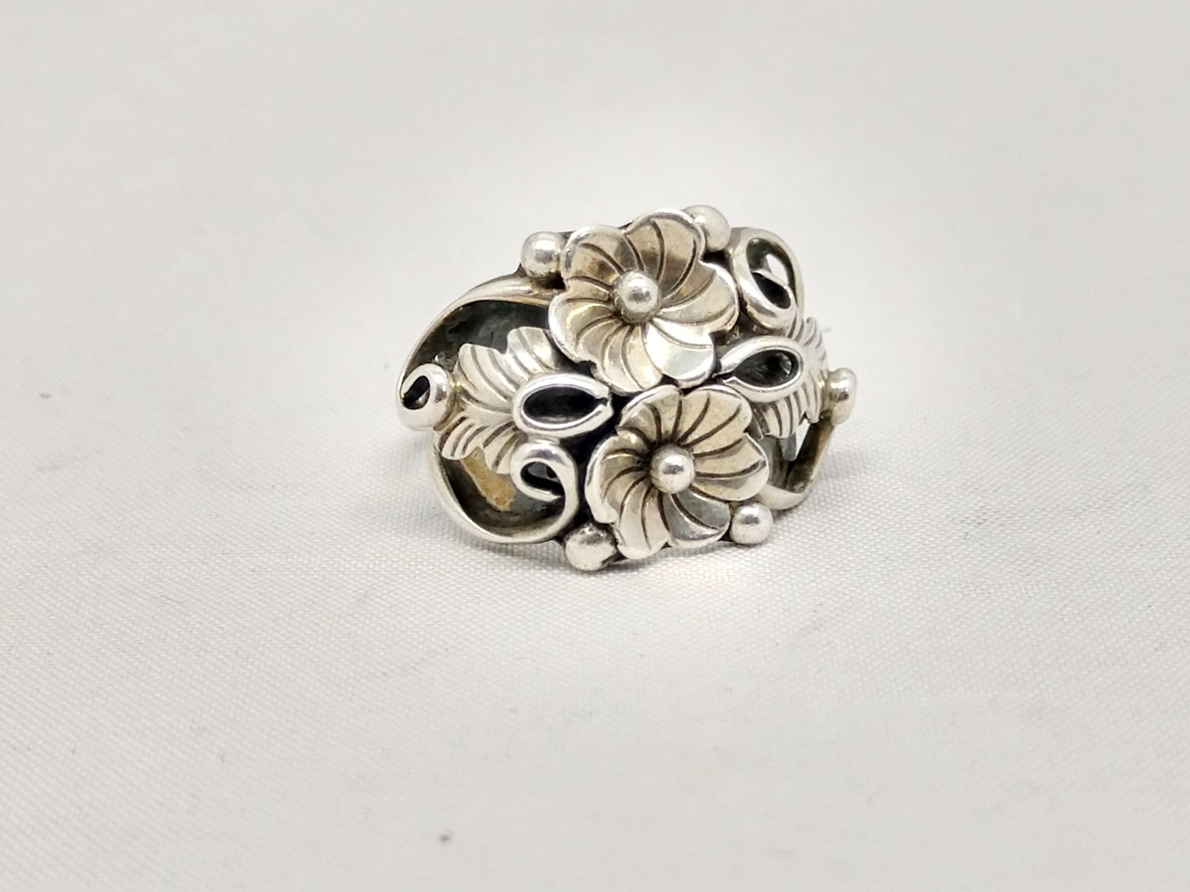Native American Flower and Leaf Sterling Silver Ring - Hers and His Treasures