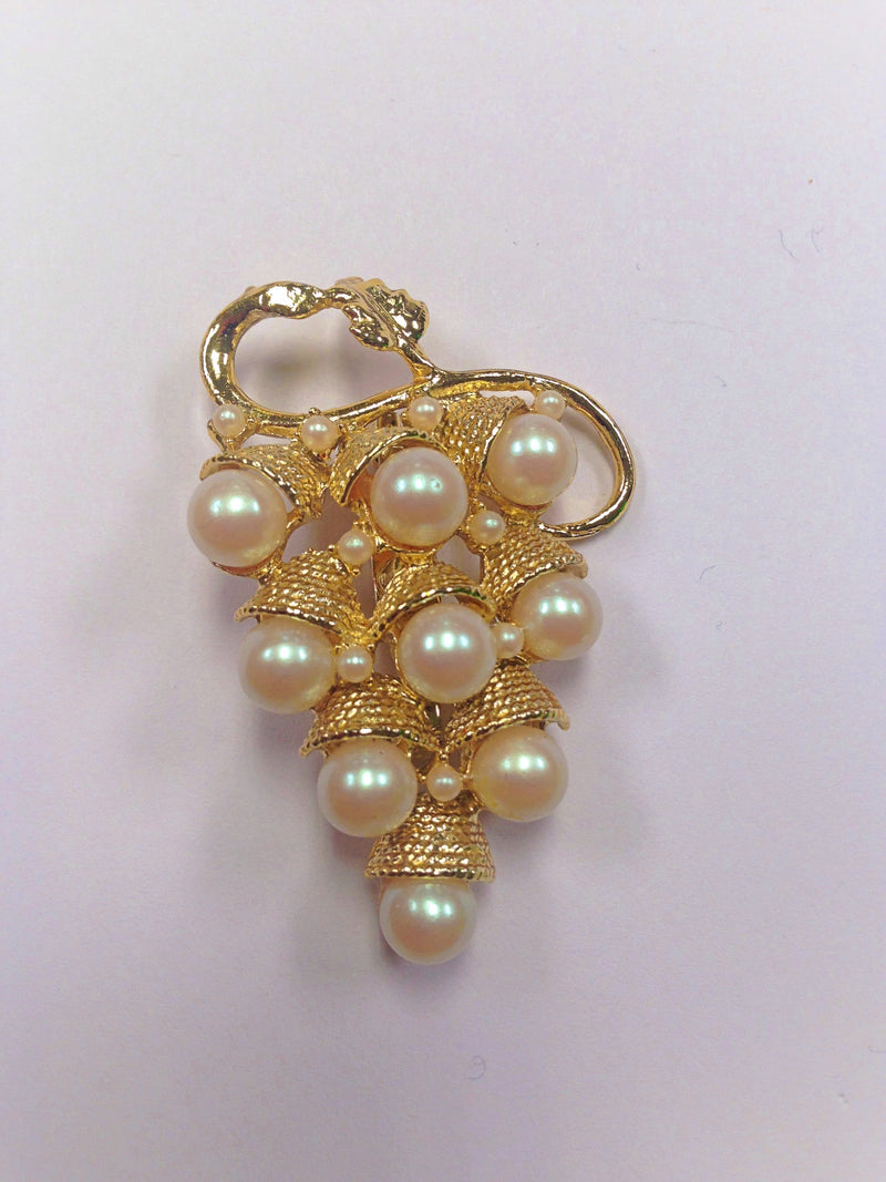 www.hersandhistreasures.com/products/Grapevine-Bunch-With-Faux-Pearls-Brooch-Pin