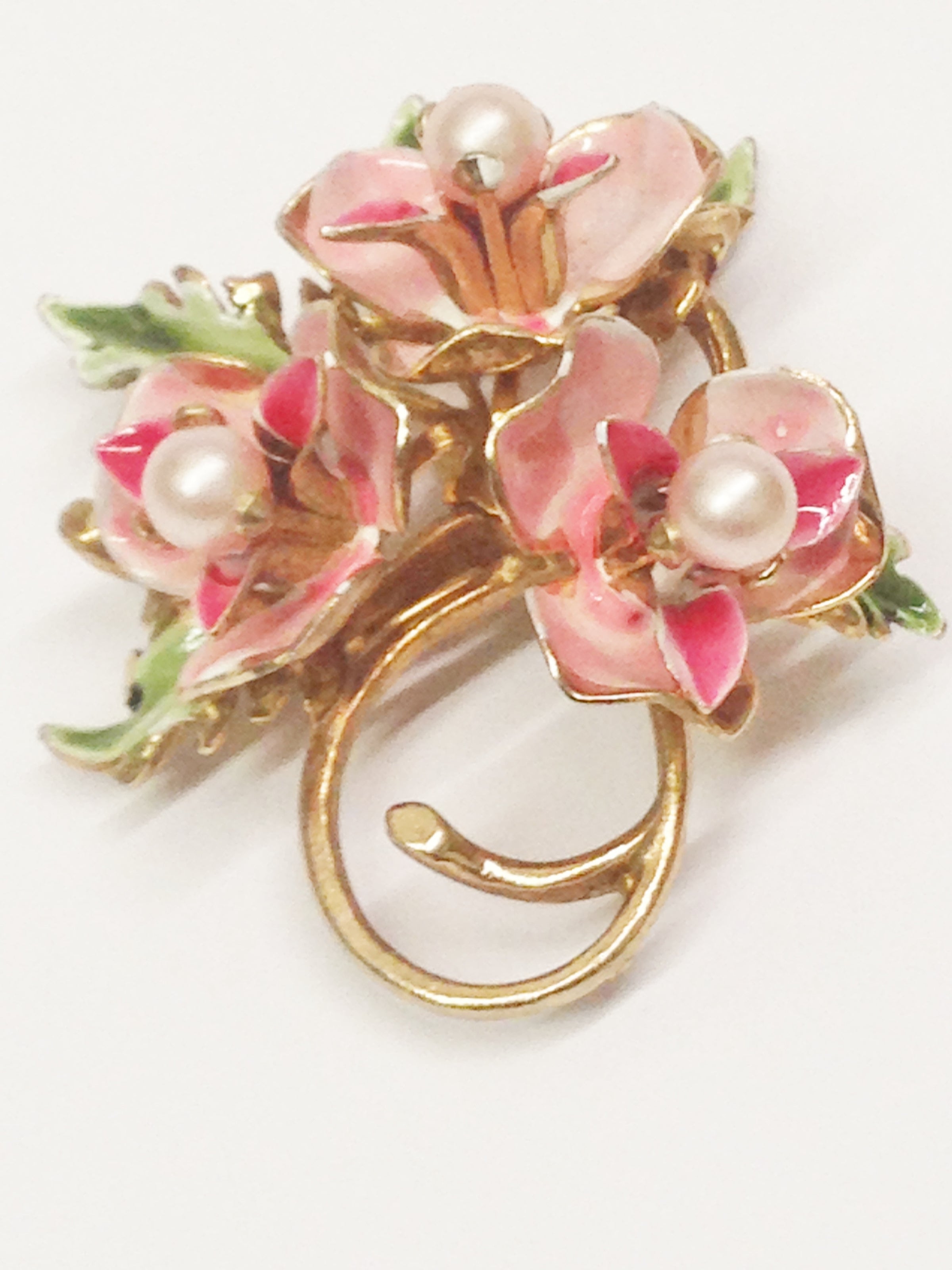 Gold Toned Triple Pink Flowers With Faux Pearls Brooch