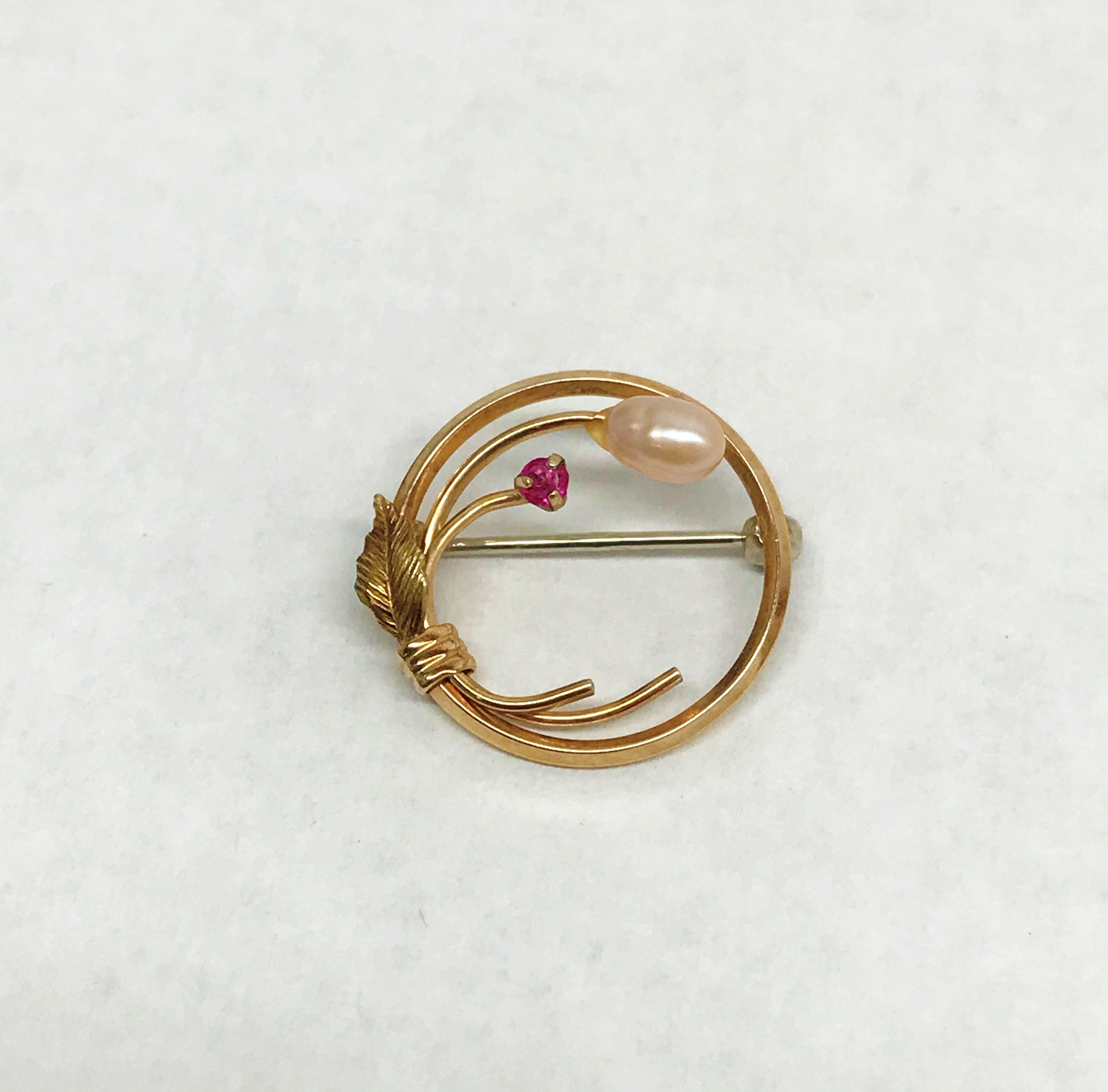www.hersandhistreasures.com/products/krementz-gold-tone-round-brooch-pin-with-genuine-ruby-and-pearl
