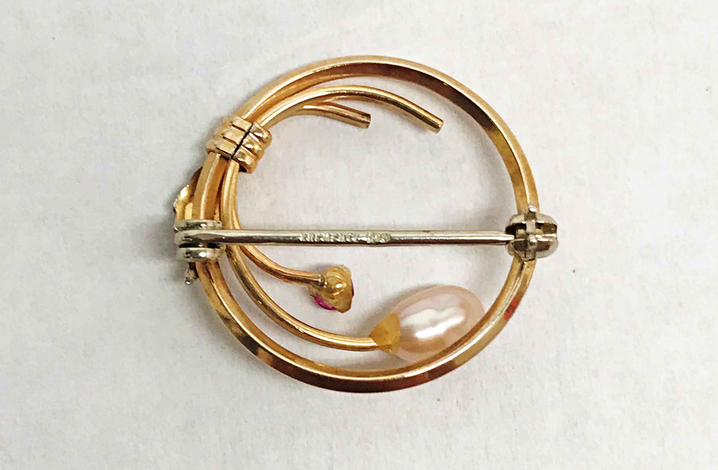 www.hersandhistreasures.com/products/krementz-gold-tone-round-brooch-pin-with-genuine-ruby-and-pearl