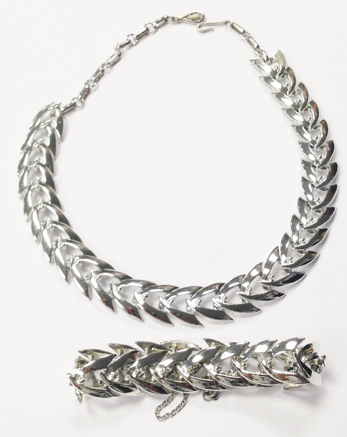 Coro Chevron Silver Tone Necklace And Bracelet Set www.hersandhistreasures.com