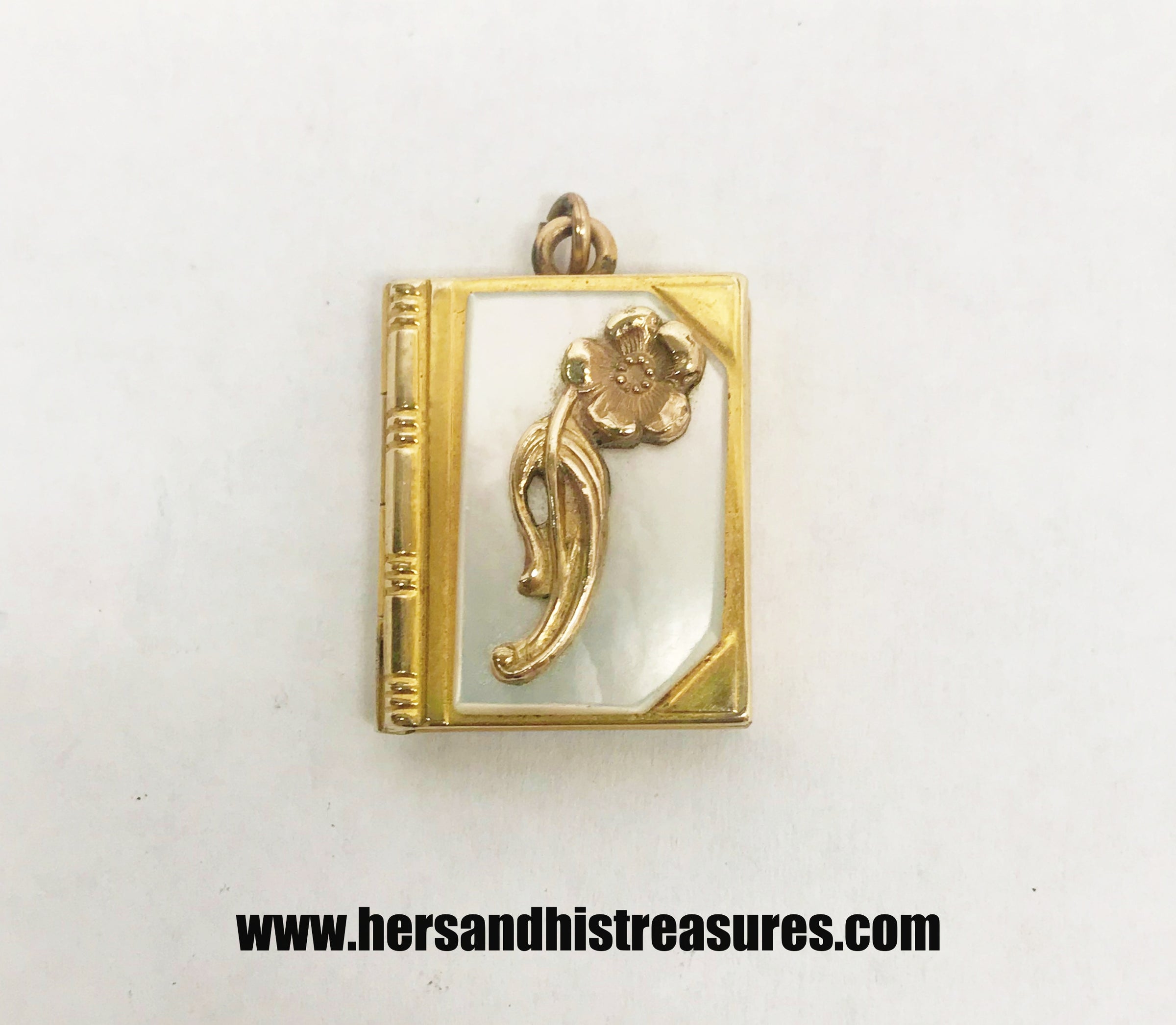 www.hersandhistreasures.com/products/1893-1950s-jmf-co-gold-filled-photo-locket-usa