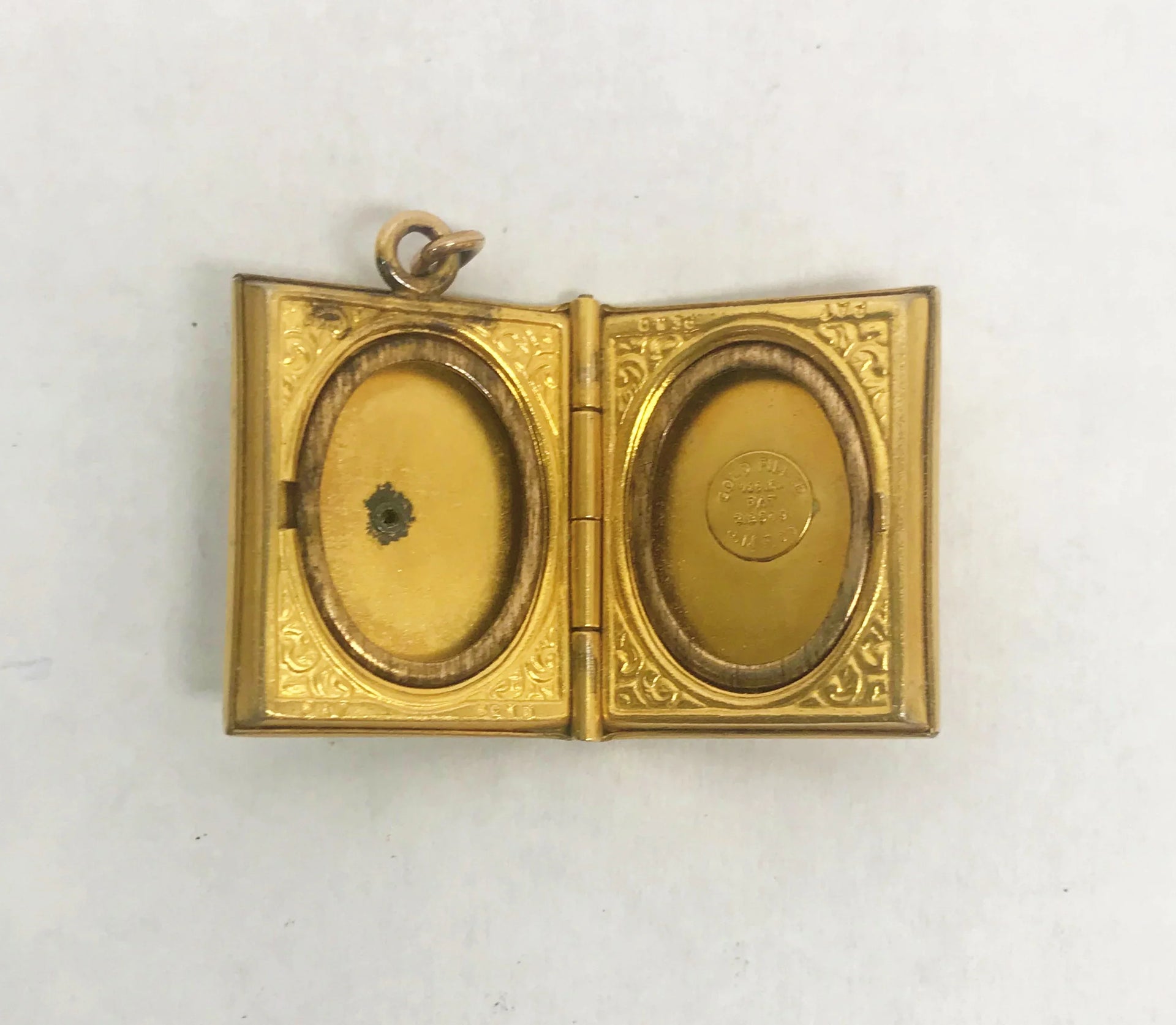1893-1950's JMF Co Gold Filled Photo Locket | USA – Hers and His Treasures