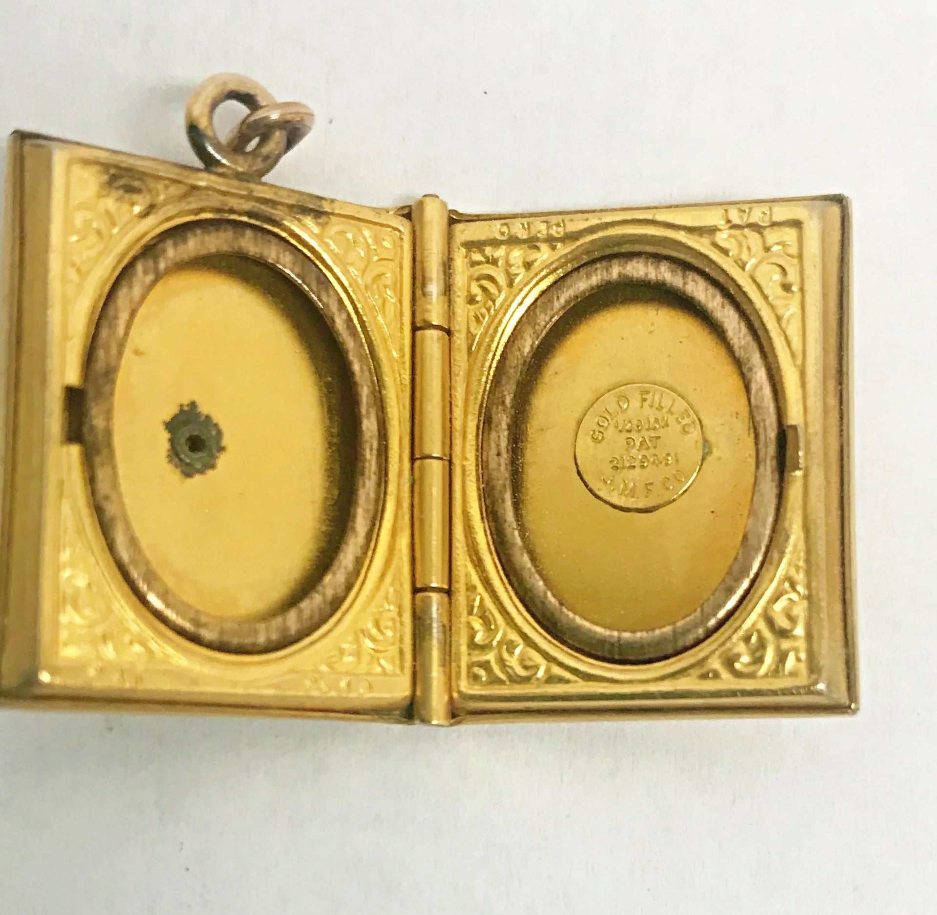 1893-1950's JMF Co Gold Filled Photo Locket | USA – Hers and His Treasures