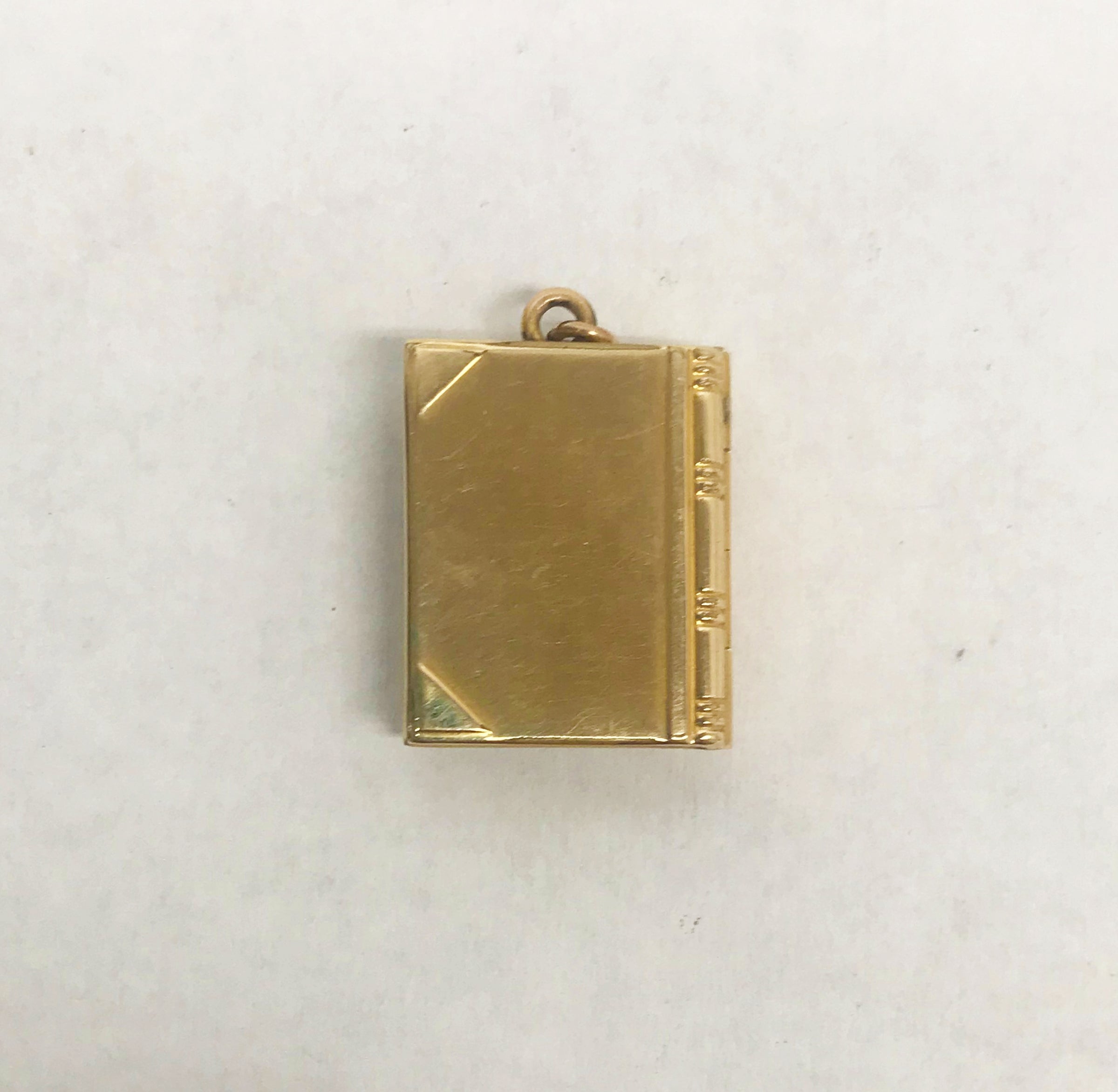 www.hersandhistreasures.com/products/1893-1950s-jmf-co-gold-filled-photo-locket-usa